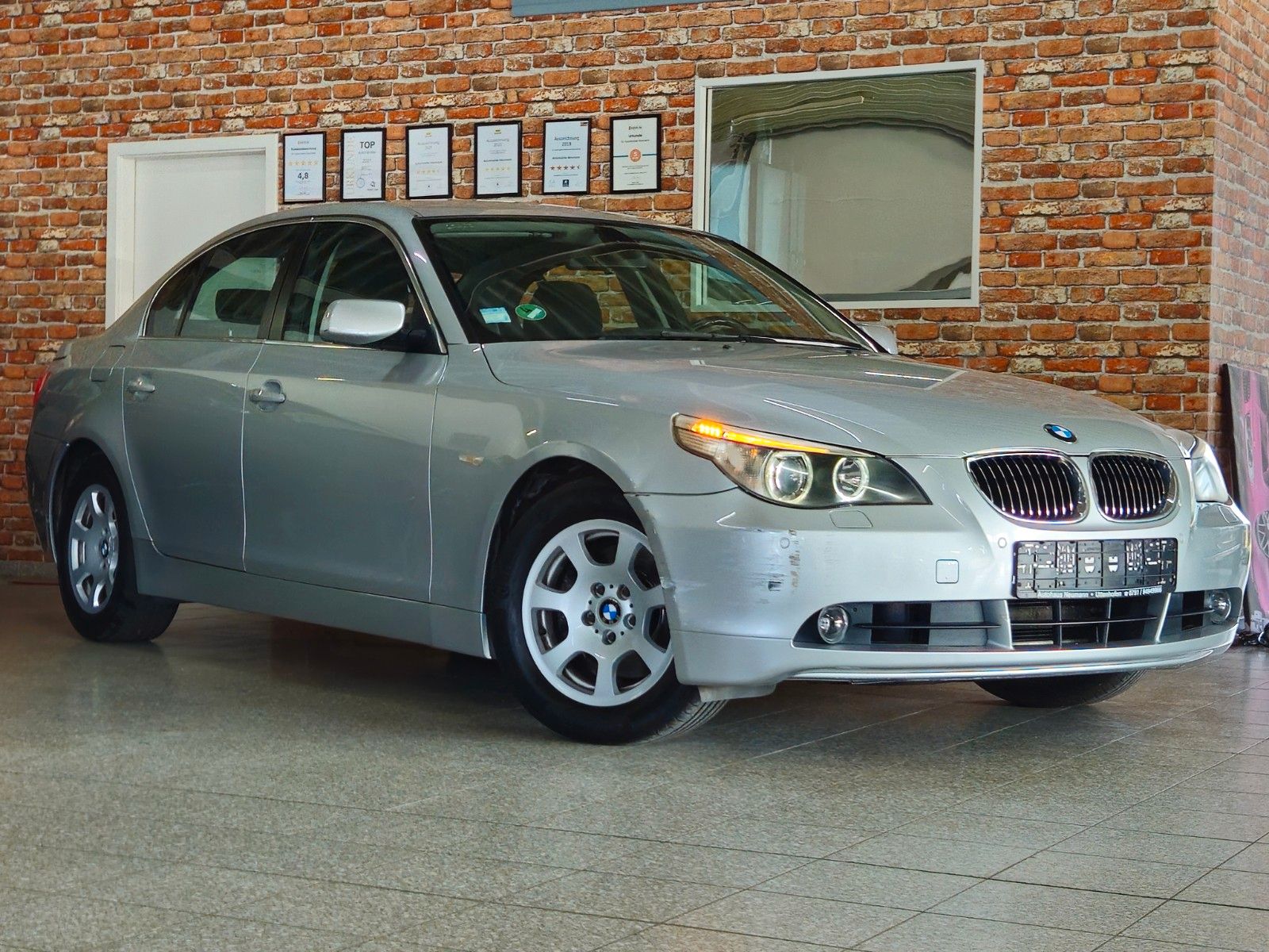 BMW 525 5 Lim. 525i Xenon-Navi-Klimaaut.-PDC-1. Hand