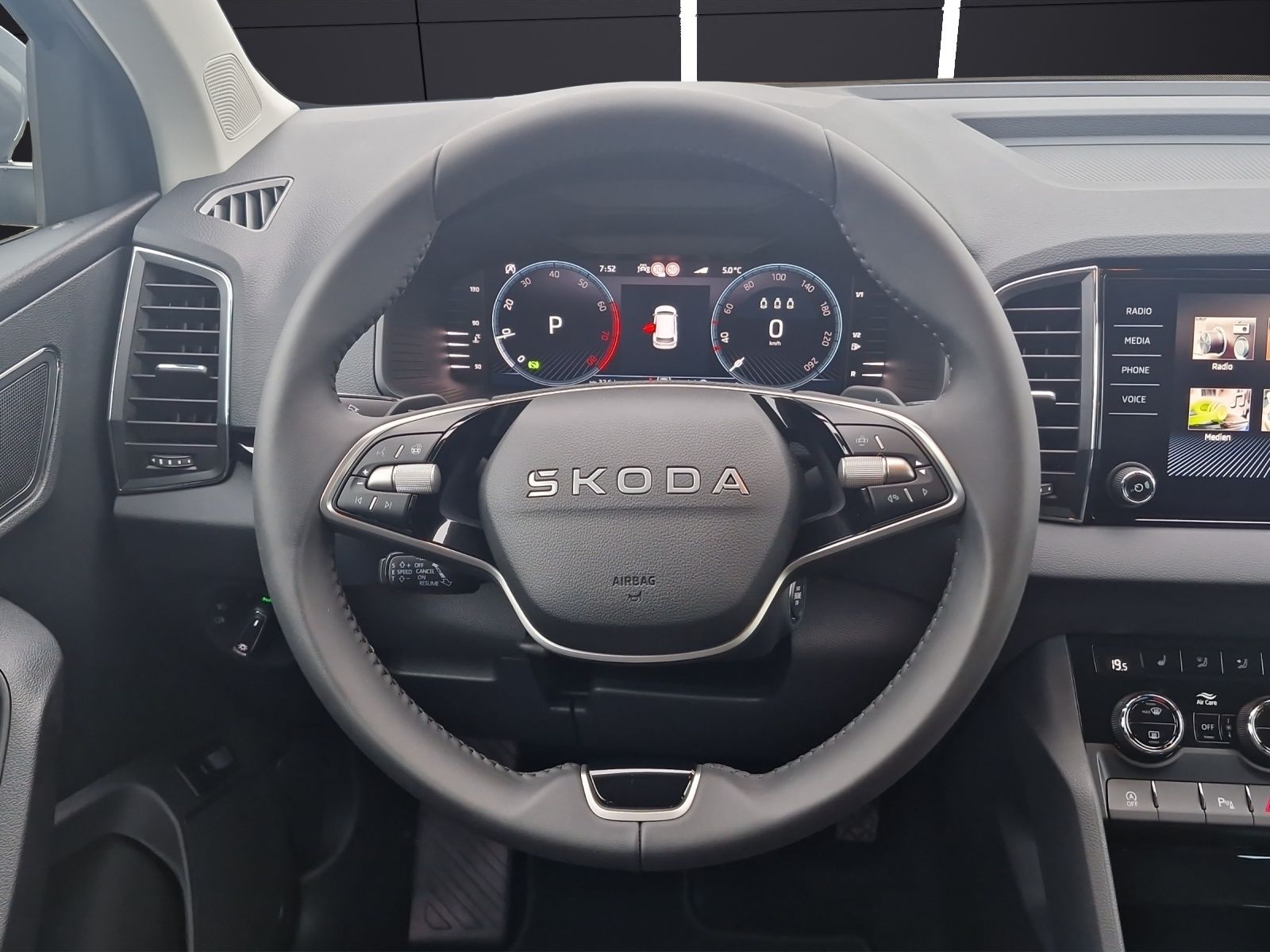 Fahrzeugabbildung SKODA Karoq Balance 1.5 TSI DSG AHZ RFK ACC