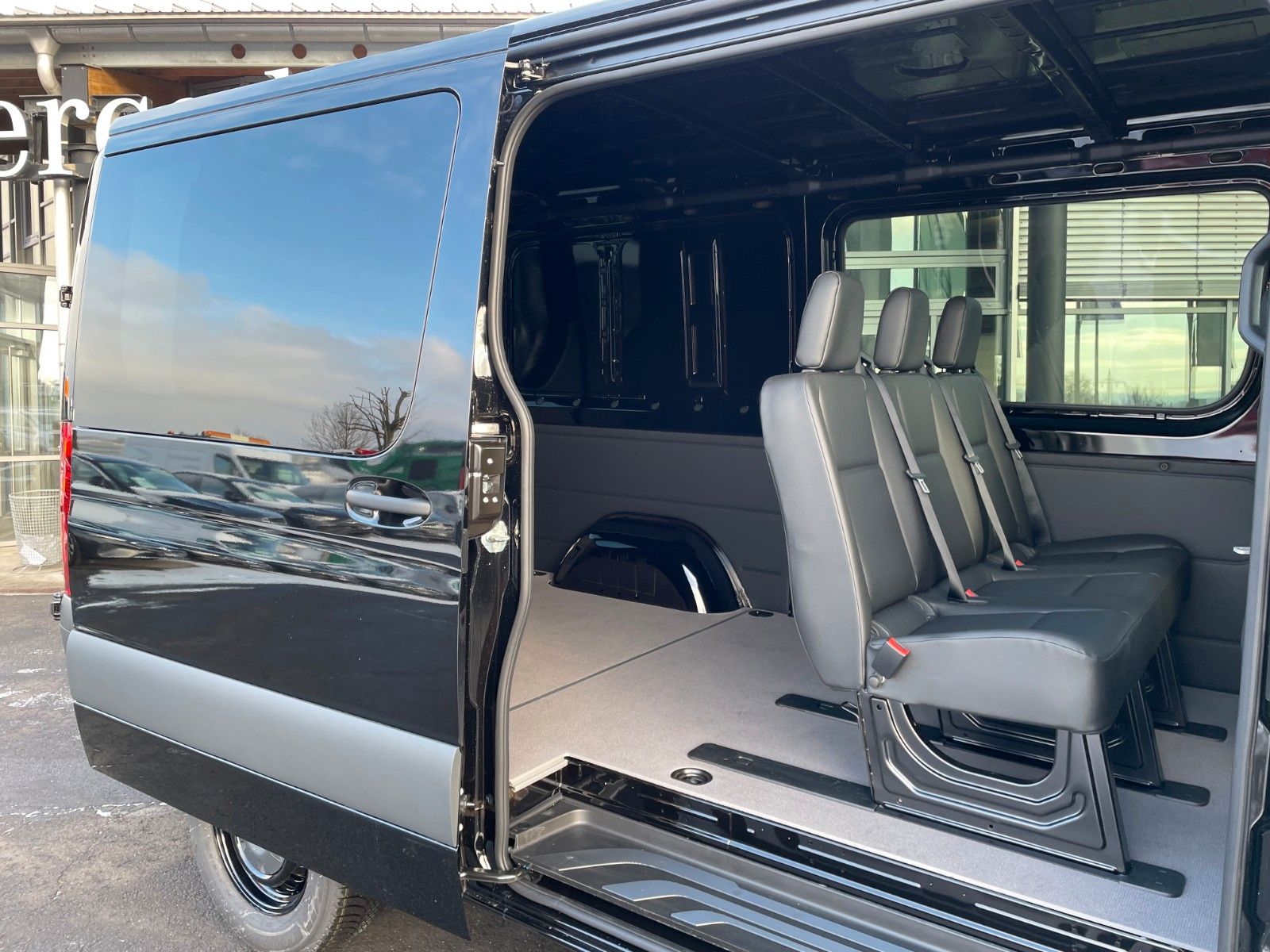 Fahrzeugabbildung Mercedes-Benz Sprinter 317 CDI 3665 DoKa/Mixto Stdheiz AHK3,5