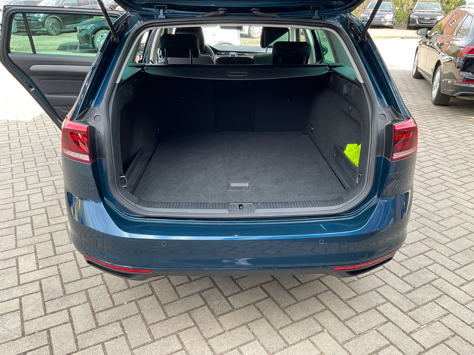 Fahrzeugabbildung Volkswagen Passat Variant 2.0 TDI DSG Busi,Kamera,ACC,Navi