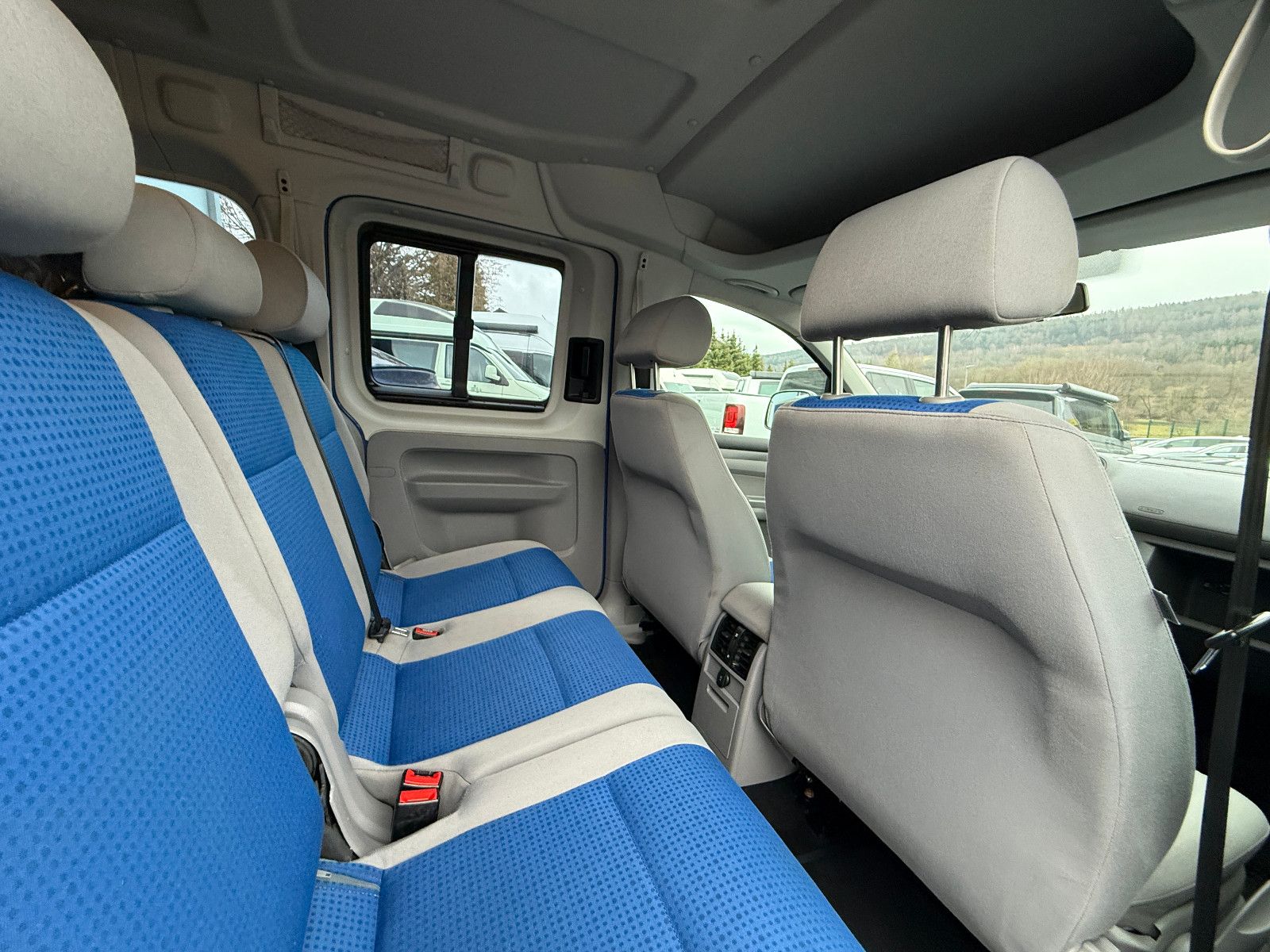 Fahrzeugabbildung Volkswagen Caddy Maxi Life 1.9 TDi DSG 7-Sitzer AHK PDC