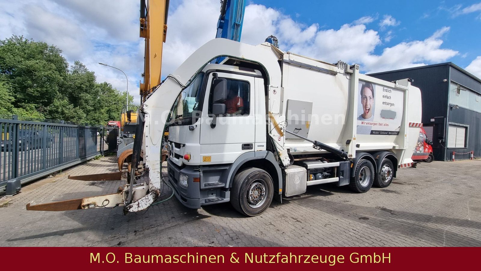 Fahrzeugabbildung Mercedes-Benz Actros 2532 / AC / ZSA / 6x2 /  Müllwagen