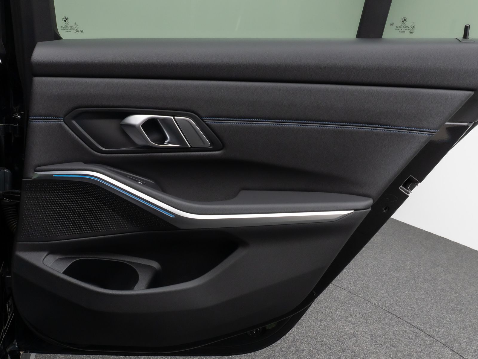 Fahrzeugabbildung BMW 330e M Sport Kamera DAB HiFi Lenkrhzg Alarm 19"