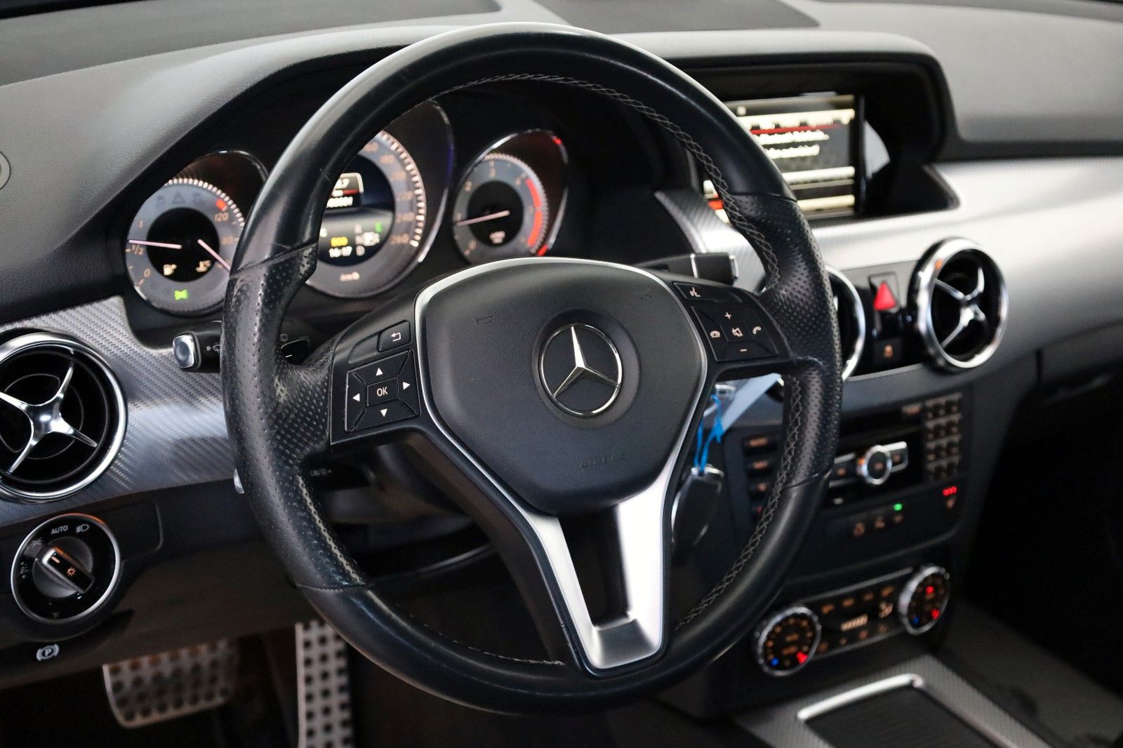 Fahrzeugabbildung Mercedes-Benz GLK 220 CDI BE T.Leder,Navi,Xenon,SH,Park Assist