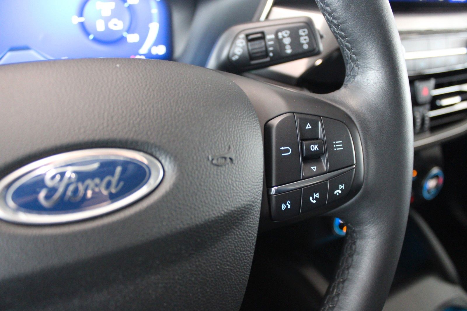 Fahrzeugabbildung Ford Kuga PHEV Titanium X AHK LED HUD 2xCam WinterP.
