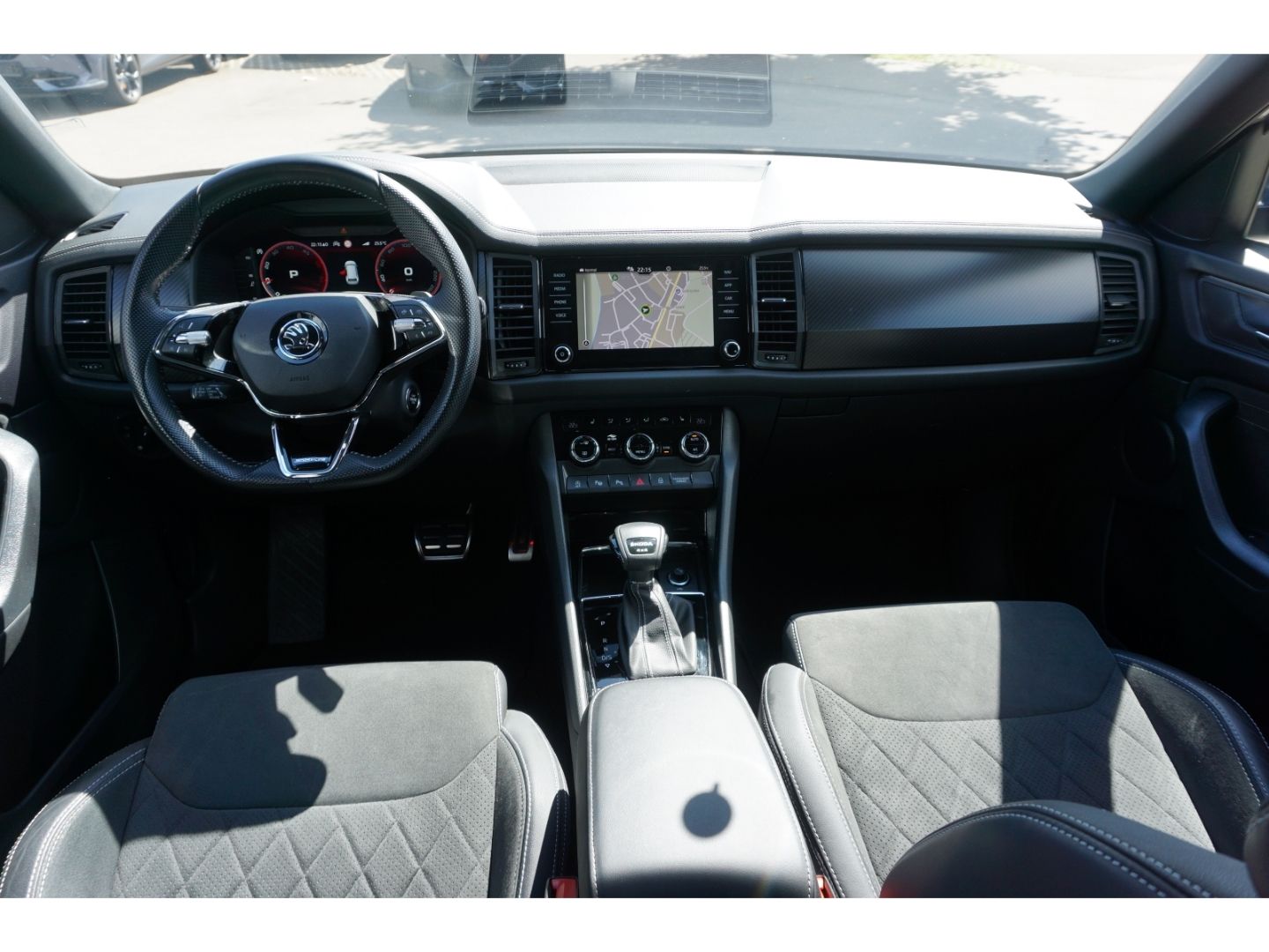 Skoda Kodiaq 2.0 TDI Sportline 4x4 DSG AHK Navi LED AC foto 4