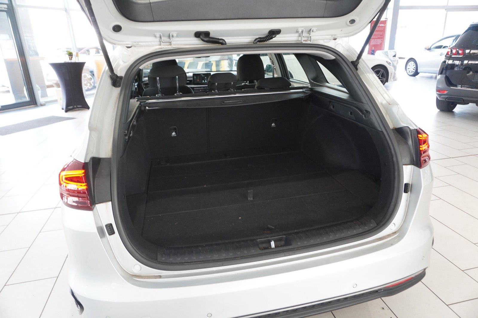 Fahrzeugabbildung Kia cee'd SW 1.6 CRDI 7-DCT DYNAMIC NAVI/LED/KAMERA