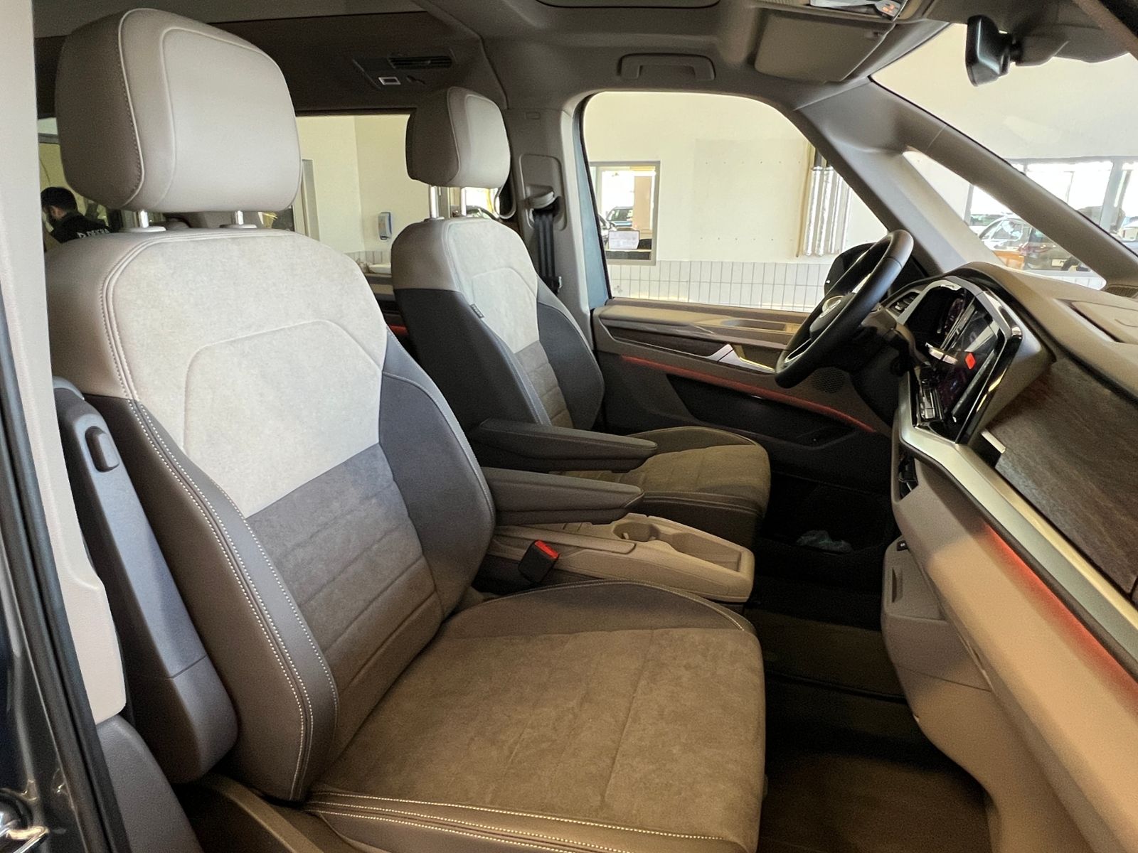 Fahrzeugabbildung Volkswagen T7 Multivan Style 2.0 TDI DSG *AHK, IQ.Light, Pa