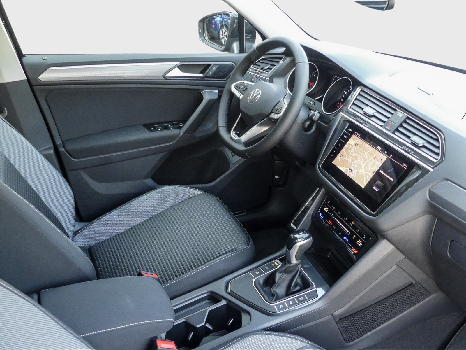 Volkswagen Tiguan ACTIVE 2.0 TDI DSG IQ.Light Navi AHK Easy imagem 3