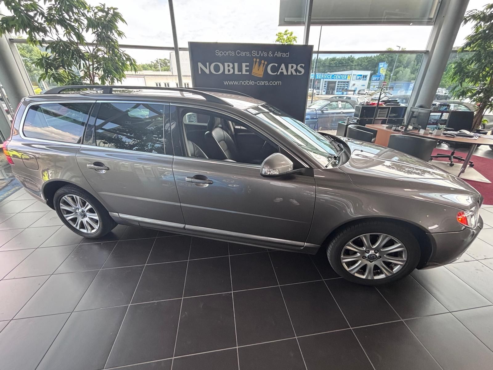 Fahrzeugabbildung Volvo V70 Kombi Momentum KLIMA NAVI ALU