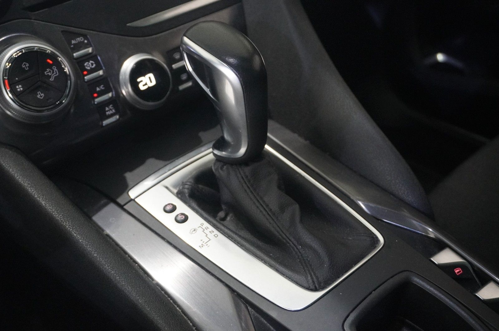 Fahrzeugabbildung DS Automobiles DS5 Lim. 2.0D NAVI/LED/KAMERA/HUD/SPORT/SH/DAB+