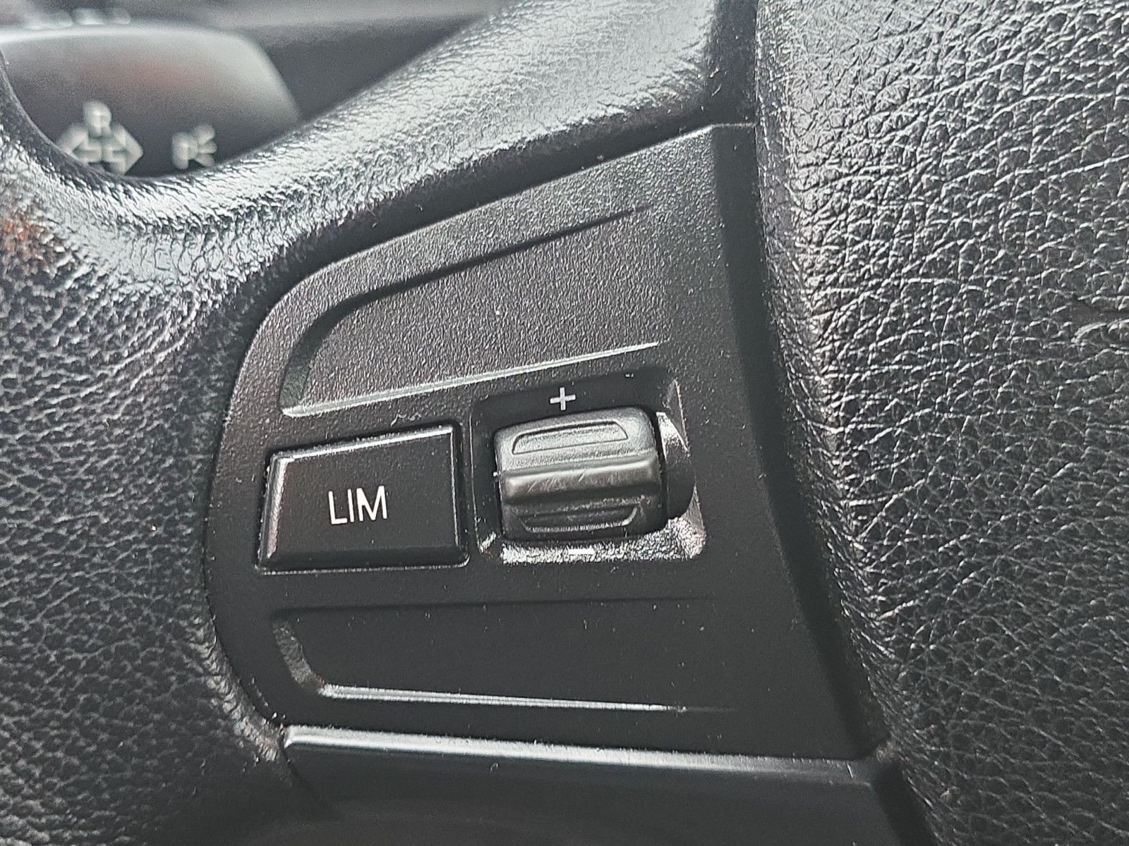 Fahrzeugabbildung BMW 320 i+NAVI BUSINES+PDC+SHZ