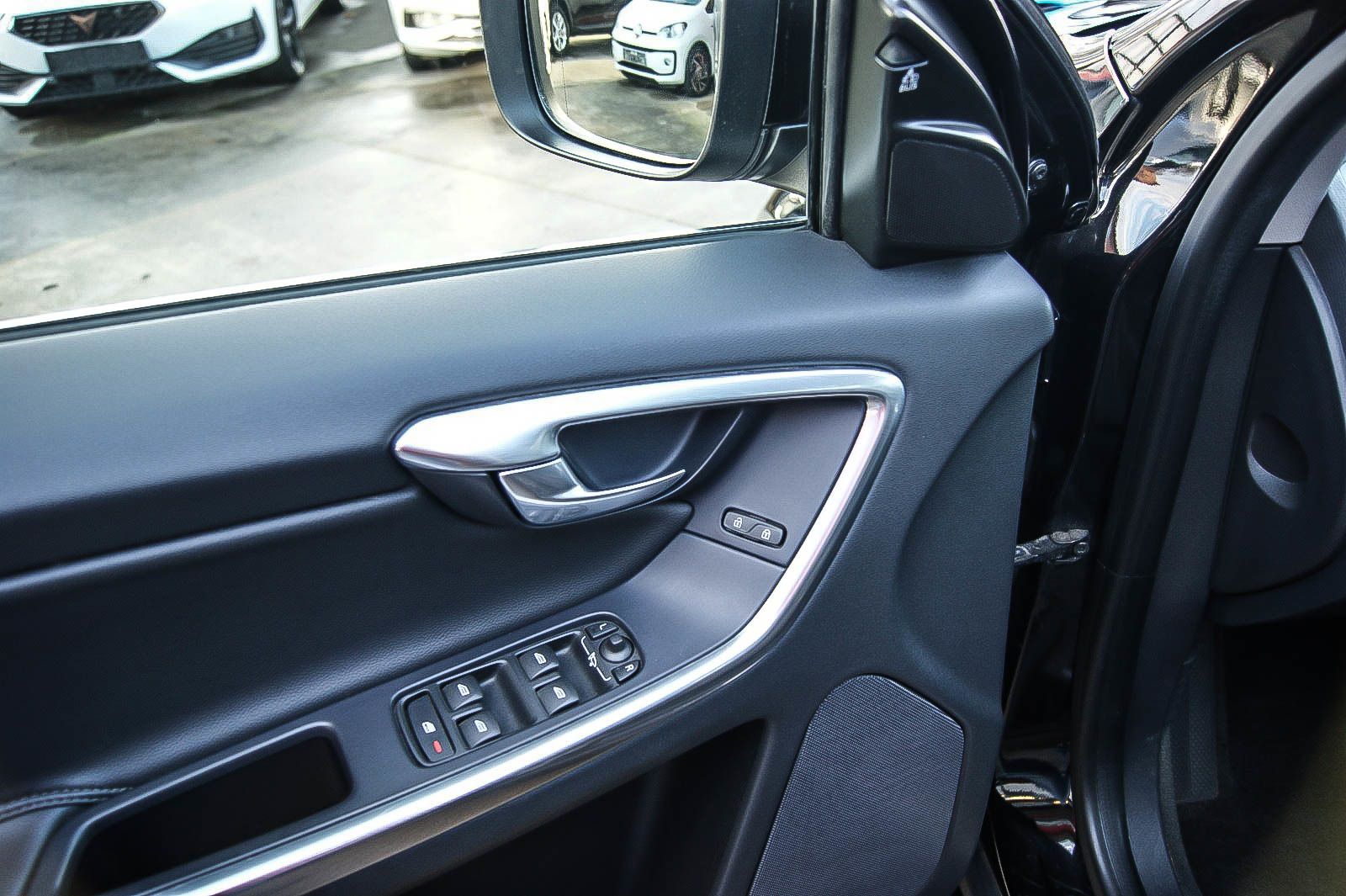 Fahrzeugabbildung Volvo XC60 D5 24 Summum AWD PANO STANDHZG KAMERA LEDER