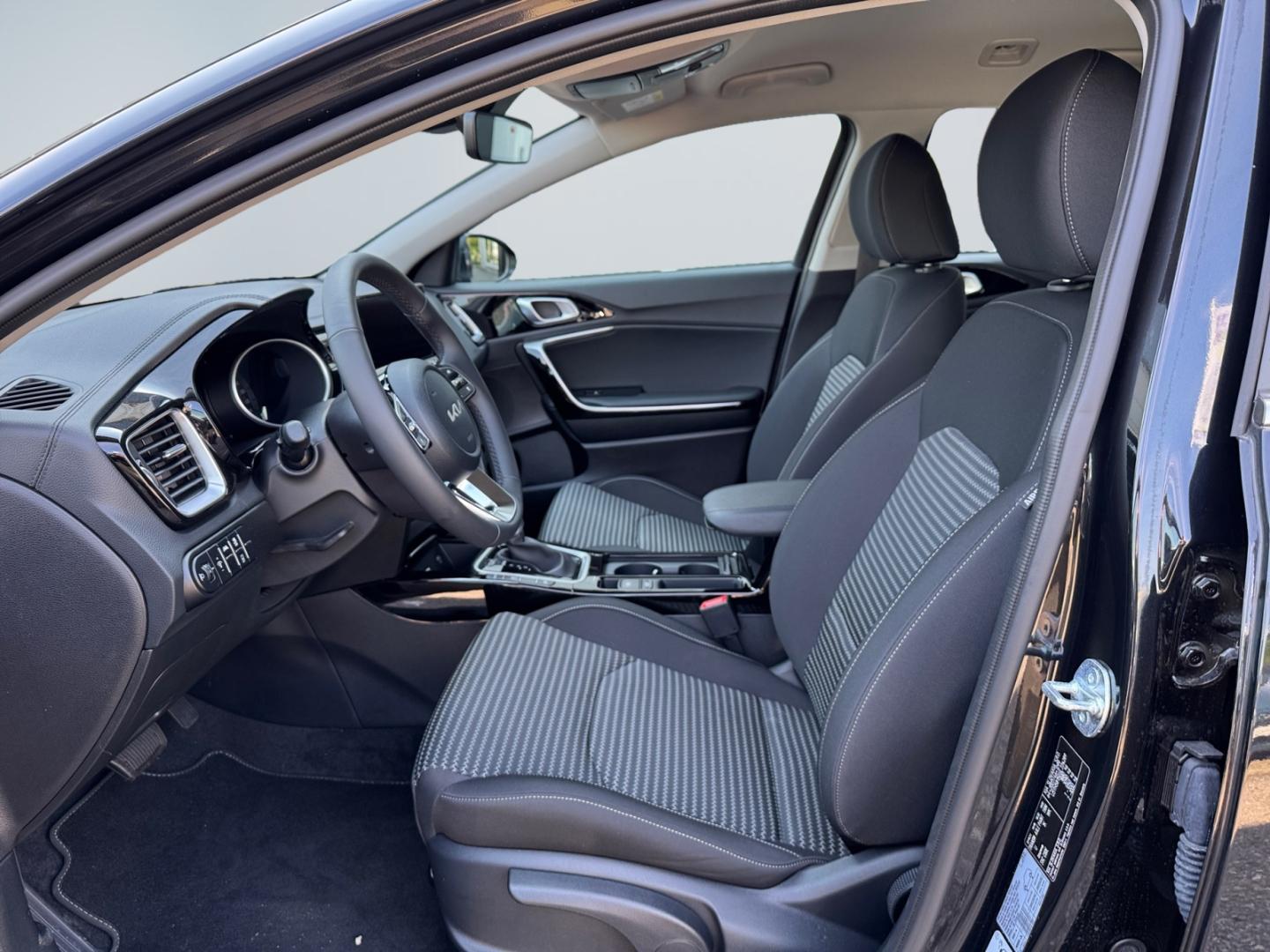 Kia Ceed_sw 1.5T Vision Navi Rückfahrkam. Klimaautom
