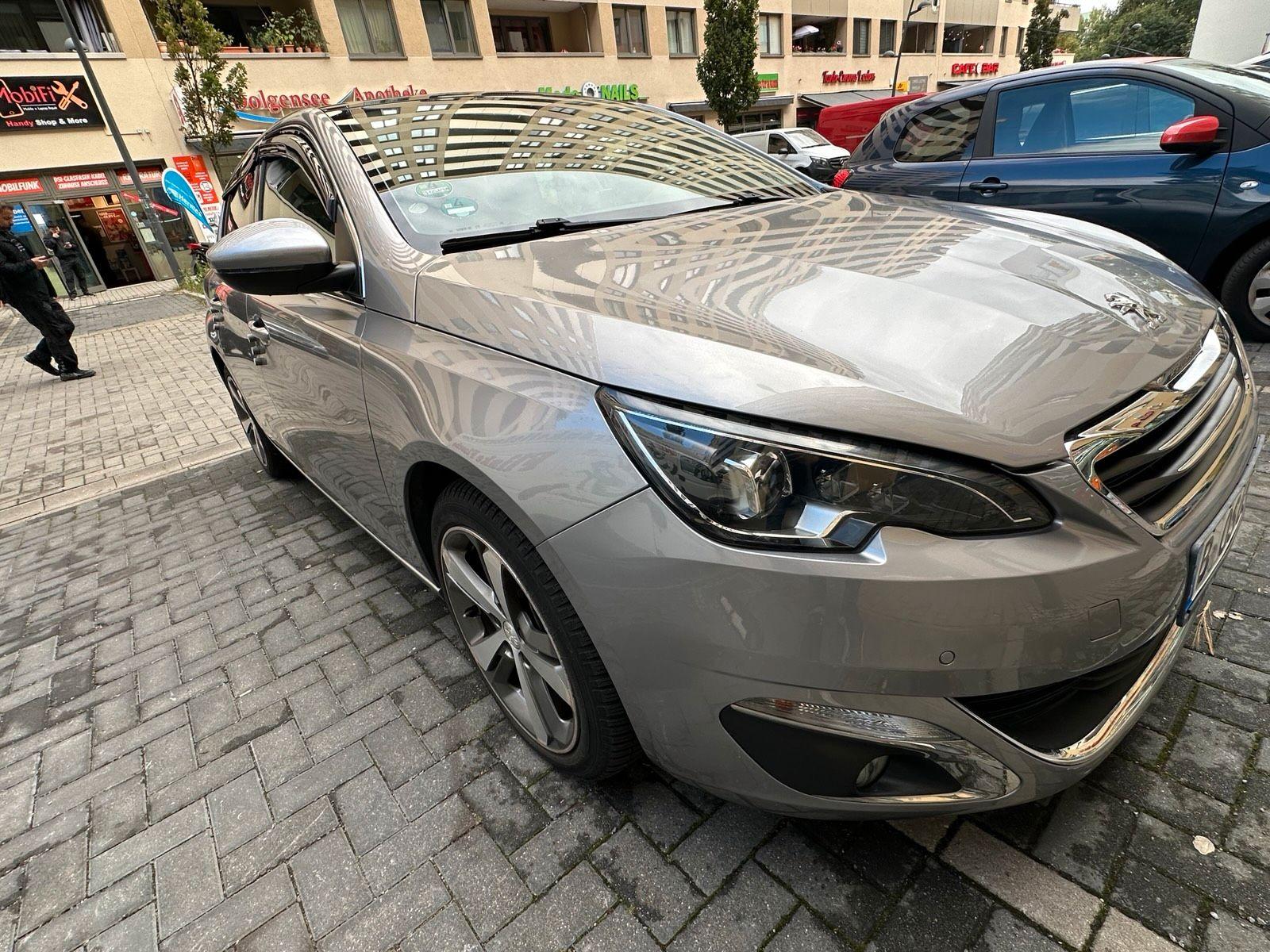 Peugeot e-308