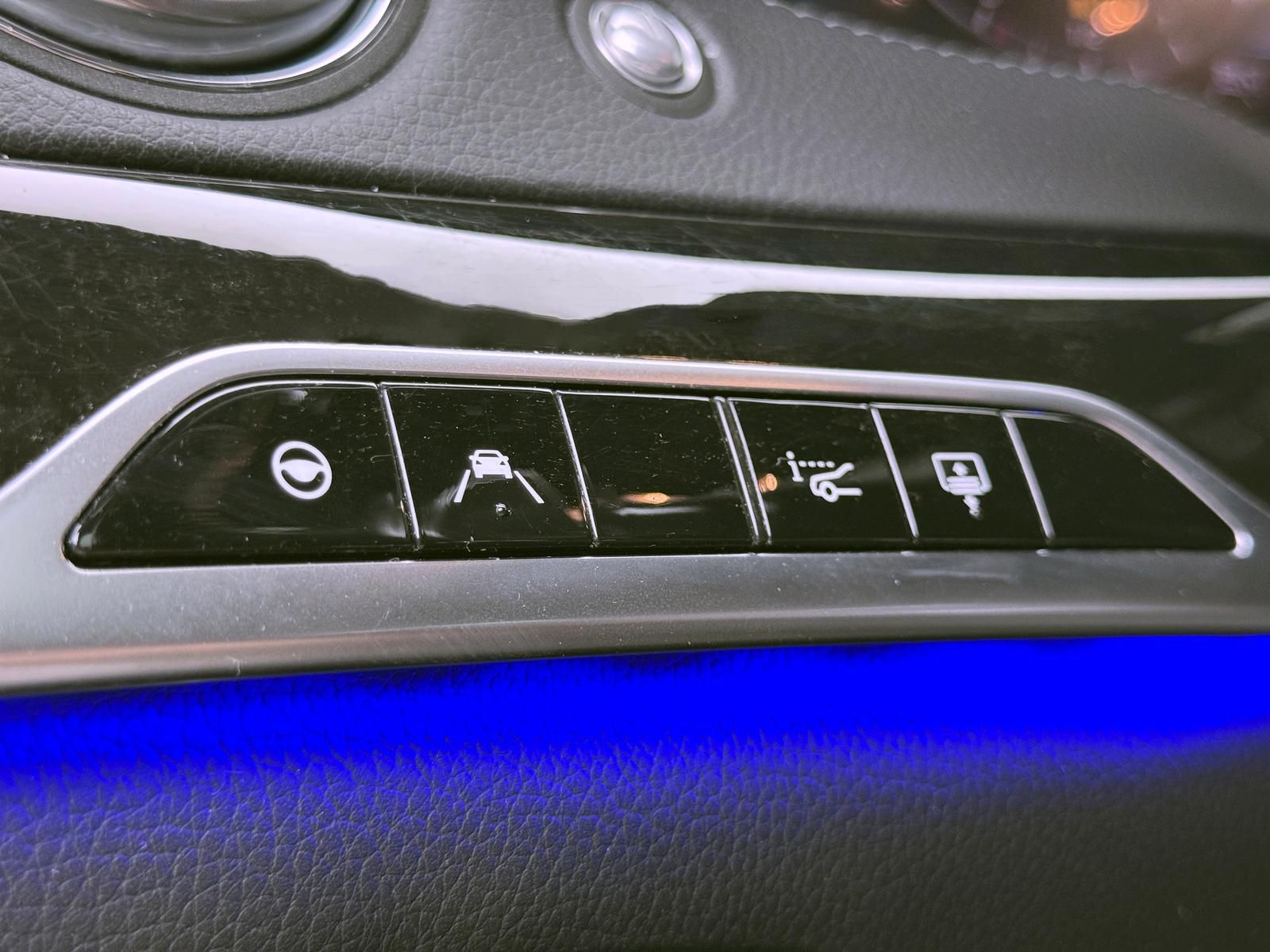 Fahrzeugabbildung Mercedes-Benz AMG 4MATIC/BURMES/HUD/PANO/DISTRO/3xTV/CHAUFFEUR