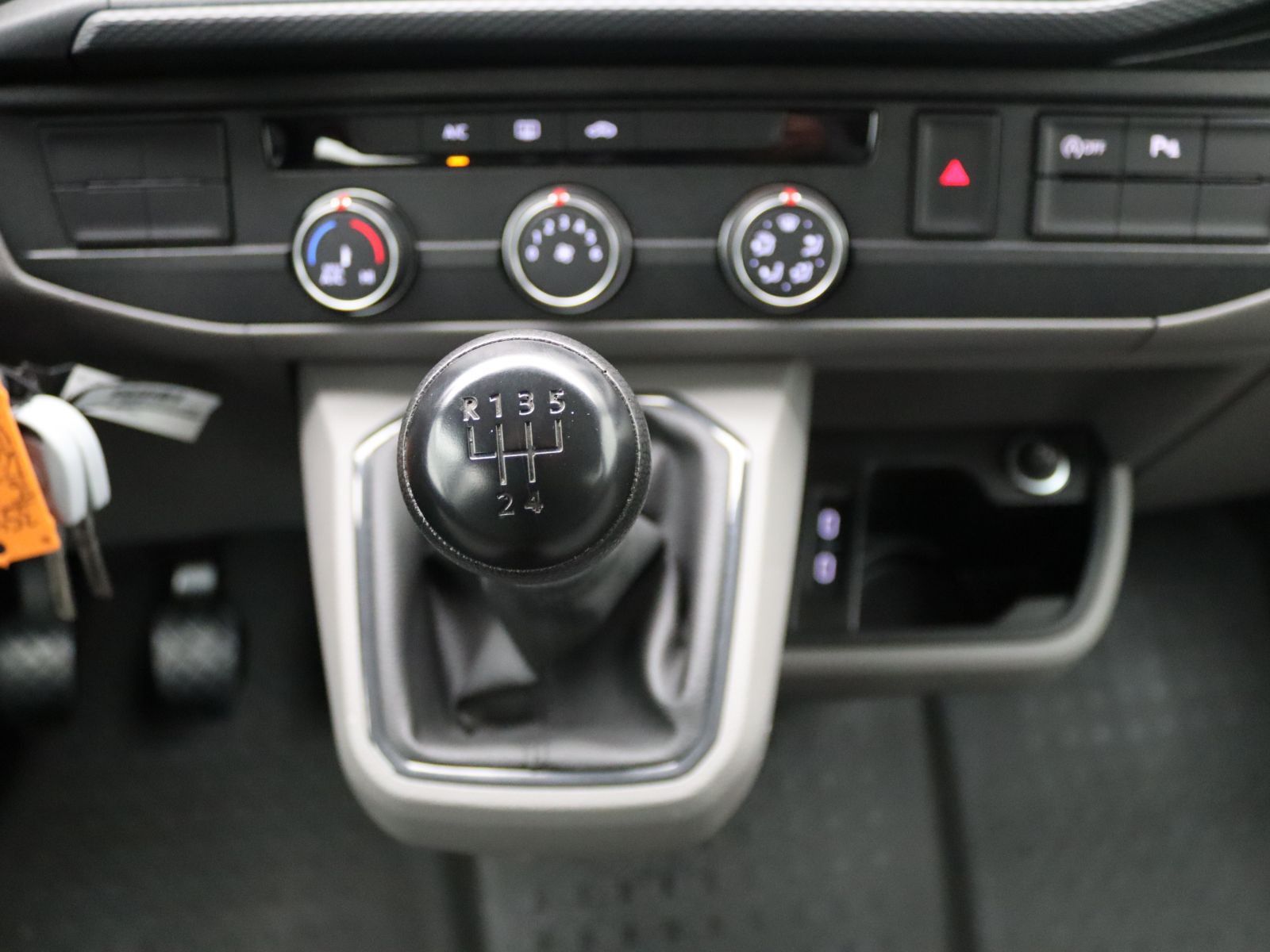 Volkswagen T6 Kombi - Bild 15