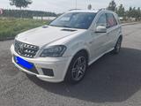 Mercedes-Benz ML 63 AMG 4MATIC AMG - weiße Mercedes-Benz ML 63 AMG