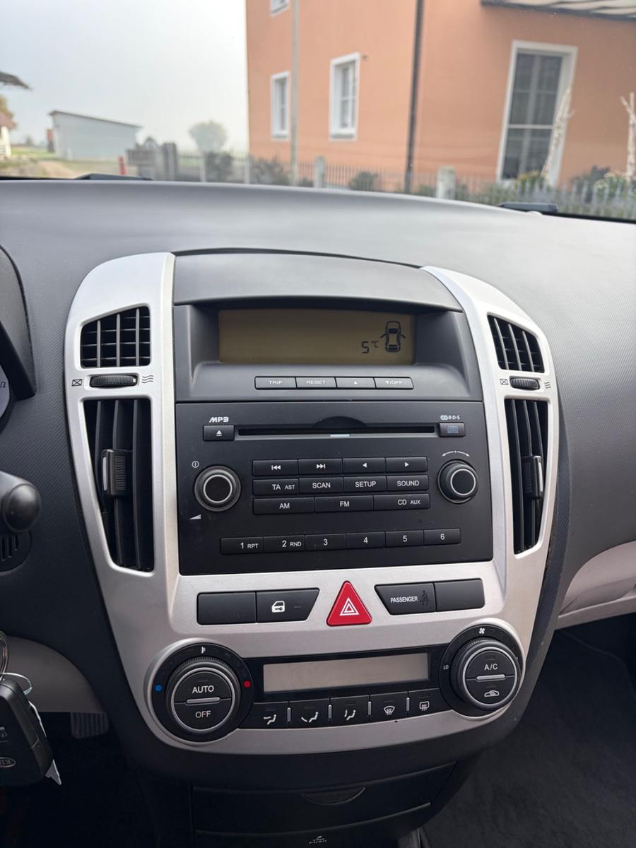 Kia cee'd 2010 — photo 31