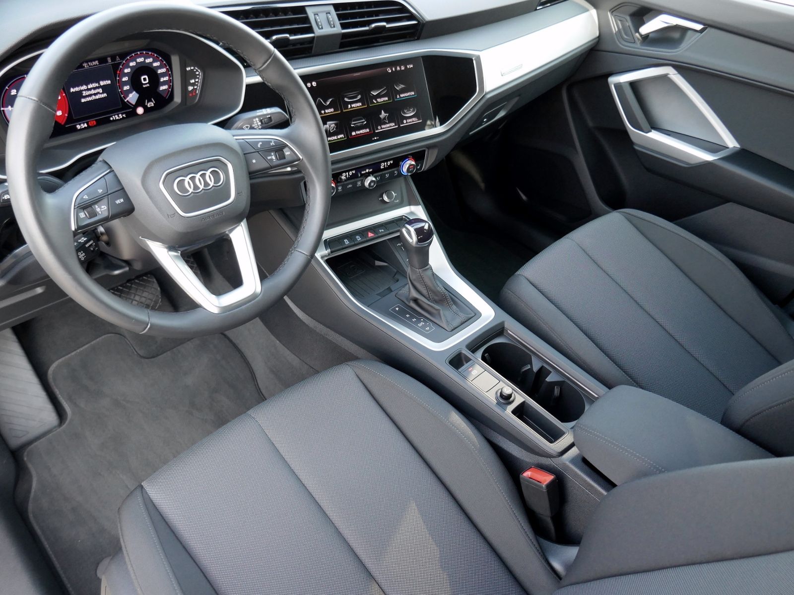 Fahrzeugabbildung Audi Q3 35 Advanced 2.0 TDI S-tronic | LED AHK RFK