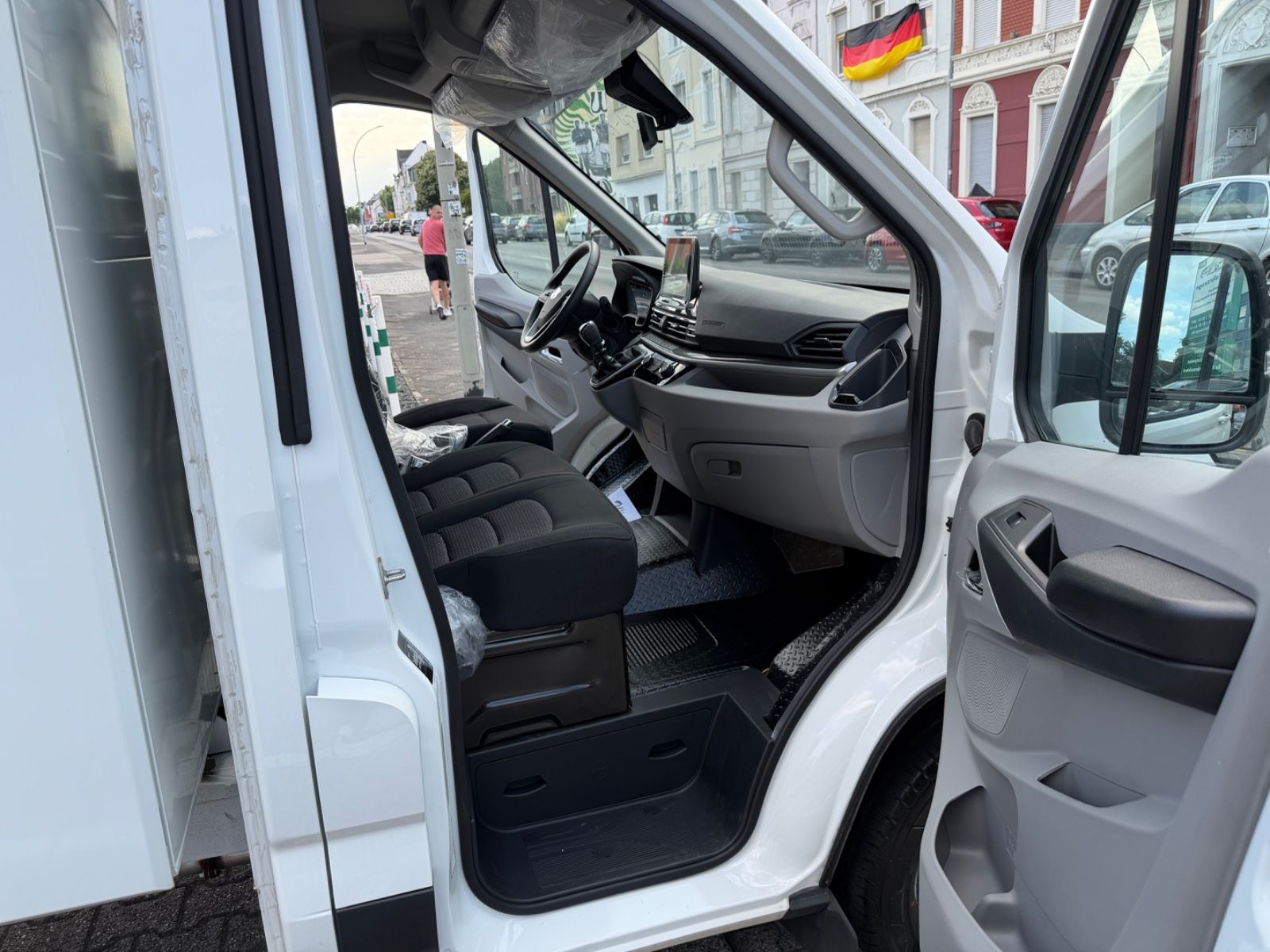 Fahrzeugabbildung Maxus DELIVER9 DREISEITENKIPPER L4 LUXURY LED NEUWAGEN