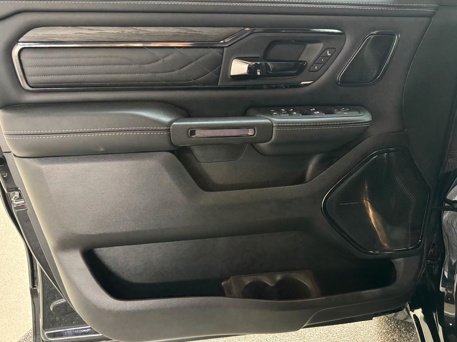 Fahrzeugabbildung Dodge RAM LIMITED HURRICANE 3.0L-HO 540 PS - RAMBOX