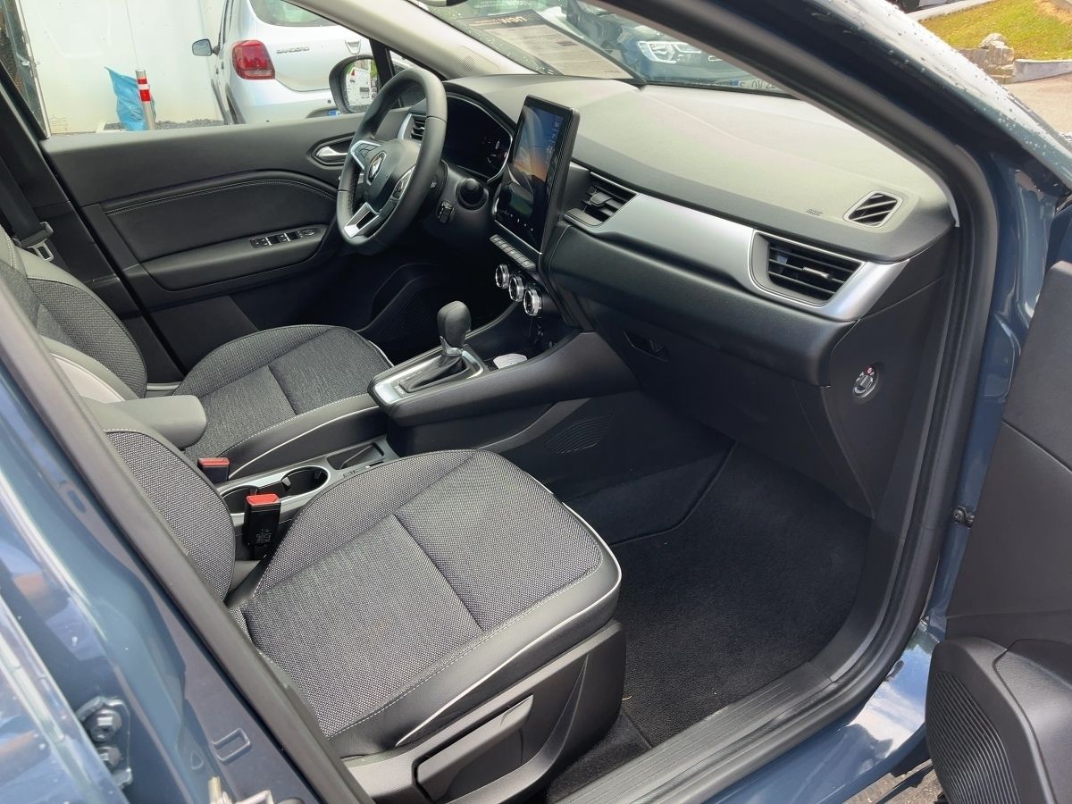 Fahrzeugabbildung Renault Captur TECHNO Plug-in 160 SHZ GJR 9,3"Toch