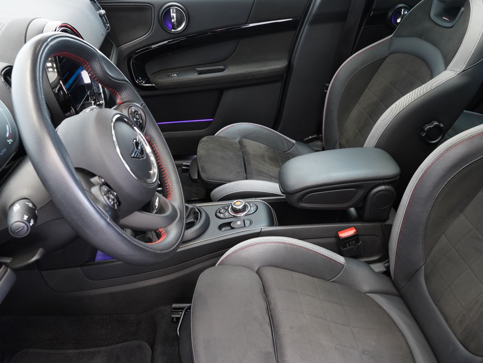 Fahrzeugabbildung MINI COOPER SE Countryman All4 JOHN COOPER WORKS