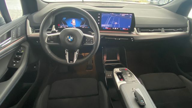 Fahrzeugabbildung BMW 220 Baureihe 2 Active Tourer 220 i M Sport NAVI+