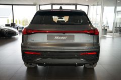 AUDI Q5 e-Hybrid quattro | Tech pro | Pano | Carbon AUDI Q5 e-Hybrid quattro | Tech pro | Pano | Carbon