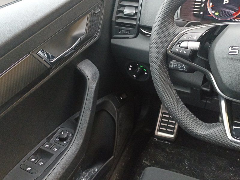 Fahrzeugabbildung SKODA Karoq 1.5 TSI Sportline DSG  AHK+ACC+NAVI+MATRIX