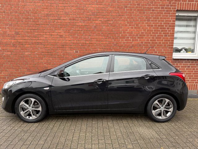 Hyundai i30 YES!  1.4i  mit "Klima"8-fach