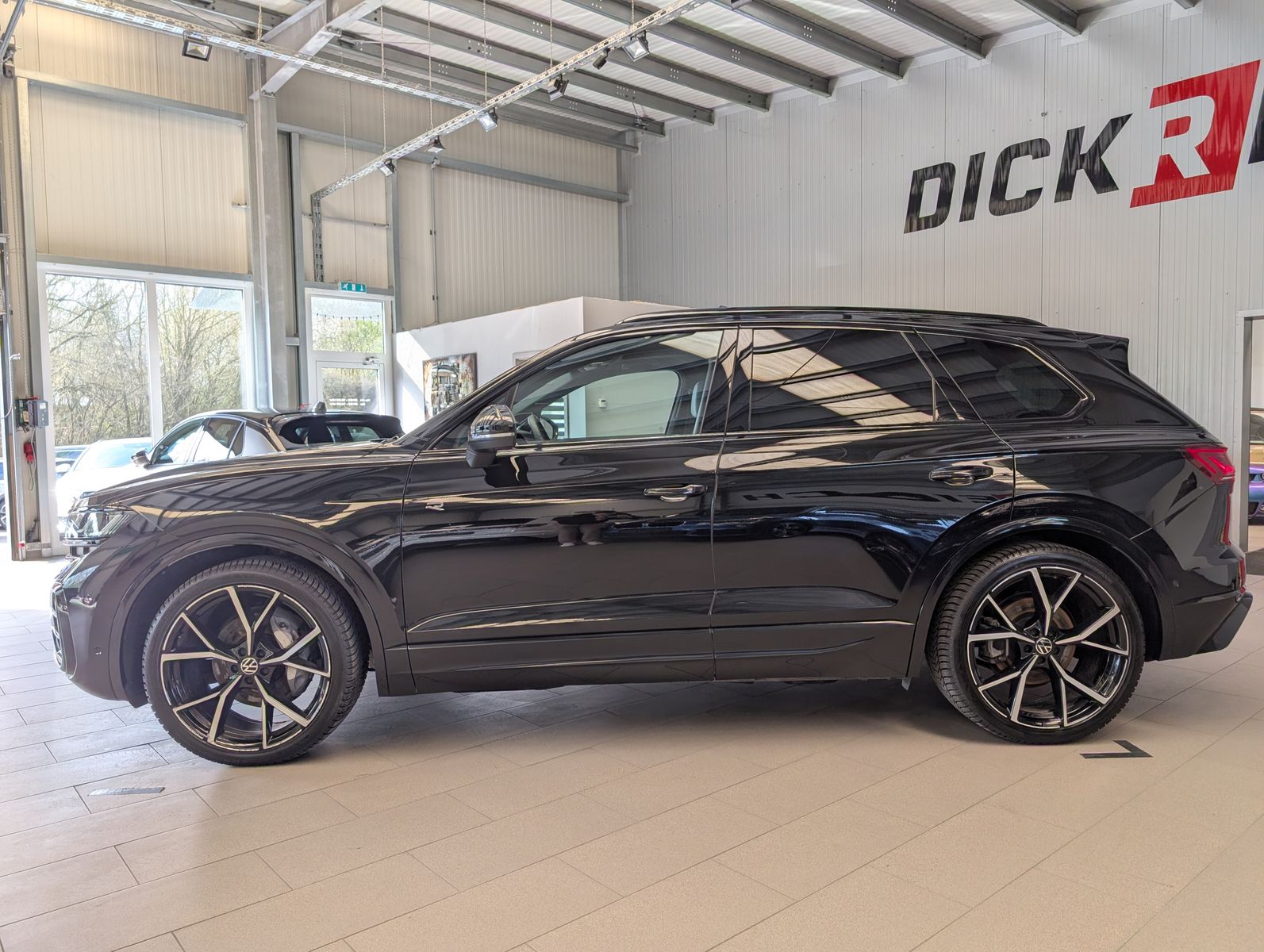 Fahrzeugabbildung Volkswagen Touareg 3.0TDI 4M R-Line VOLL Black 22" UPE 114T