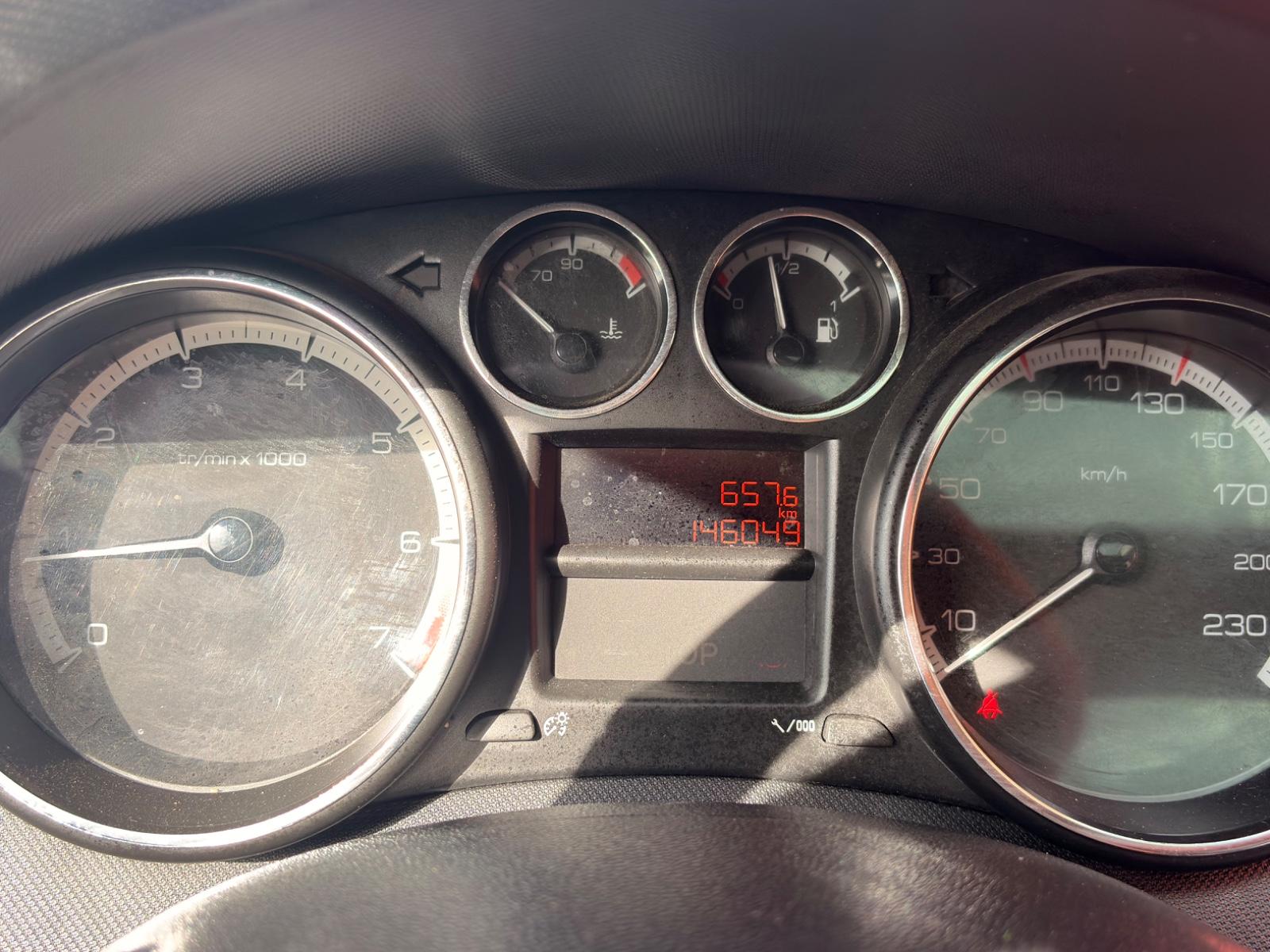 Peugeot 308 2012 — photo 23