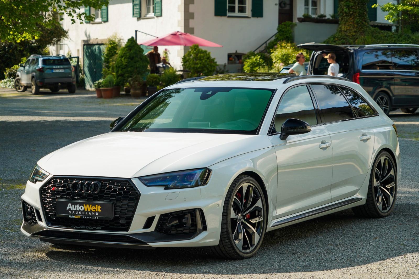 Audi RS4 Avant 2.9 Matrix* Carbon* RS Design* Pano*