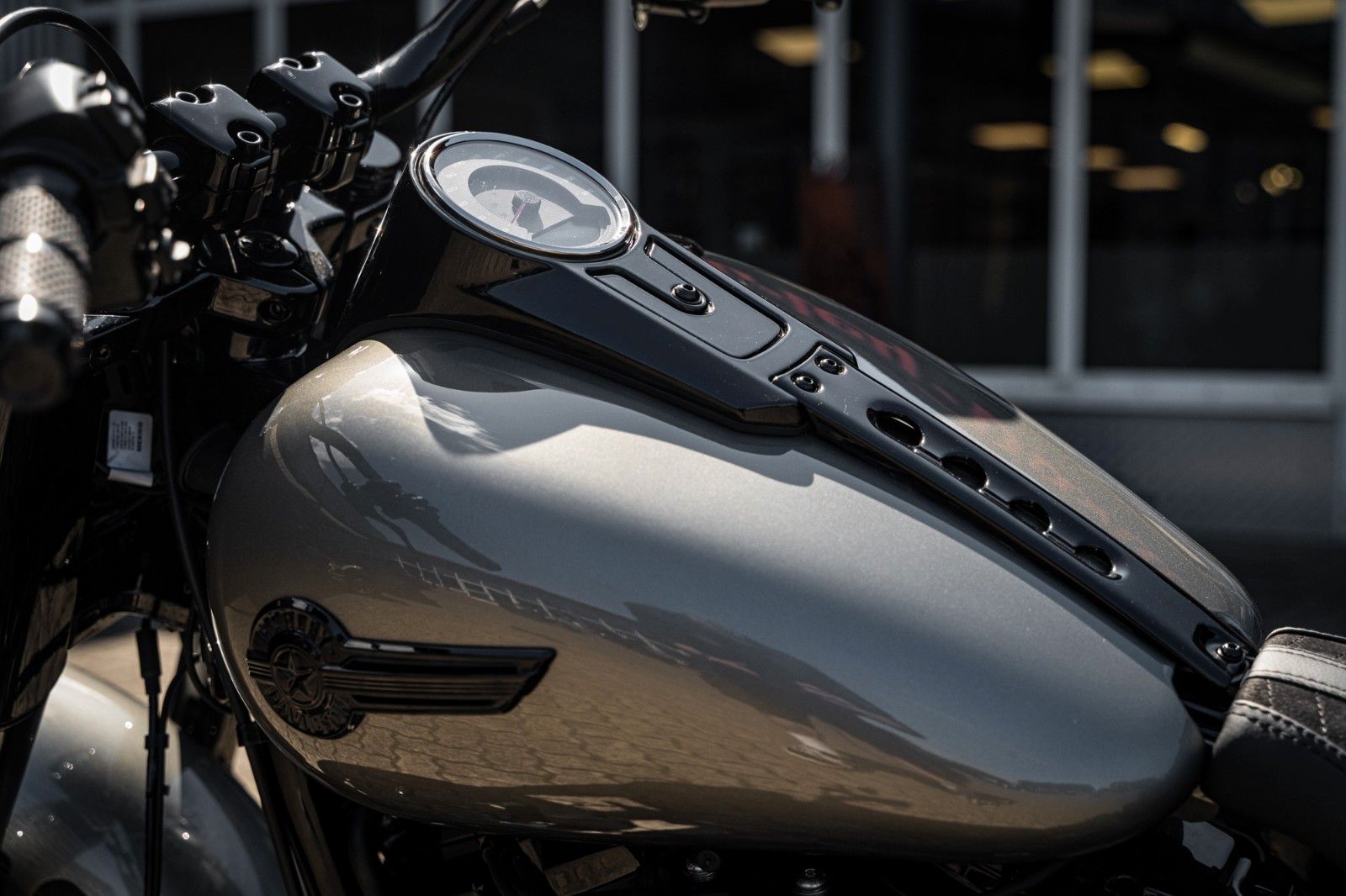 Fahrzeugabbildung Harley-Davidson DARK FAT BOY FLFBS 114 MY24 - ÖHLINS PORSCHE J&H
