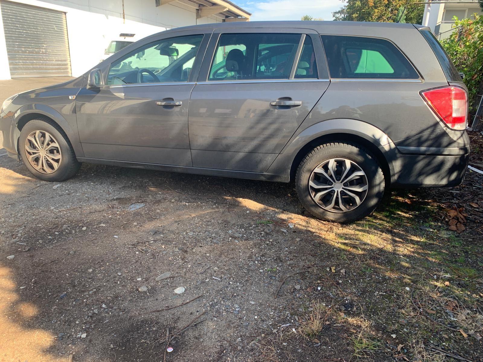 Opel Astra 2010 — photo 8
