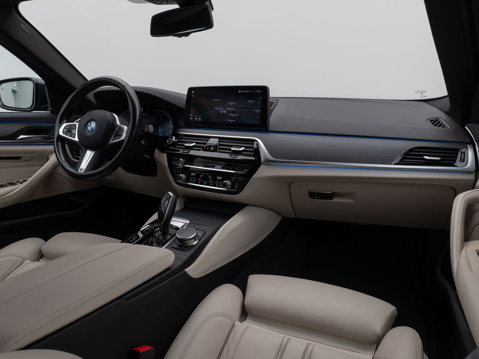 Fahrzeugabbildung BMW 530e xD M Sport Kamera Laser HUD DAB Komfort AHK