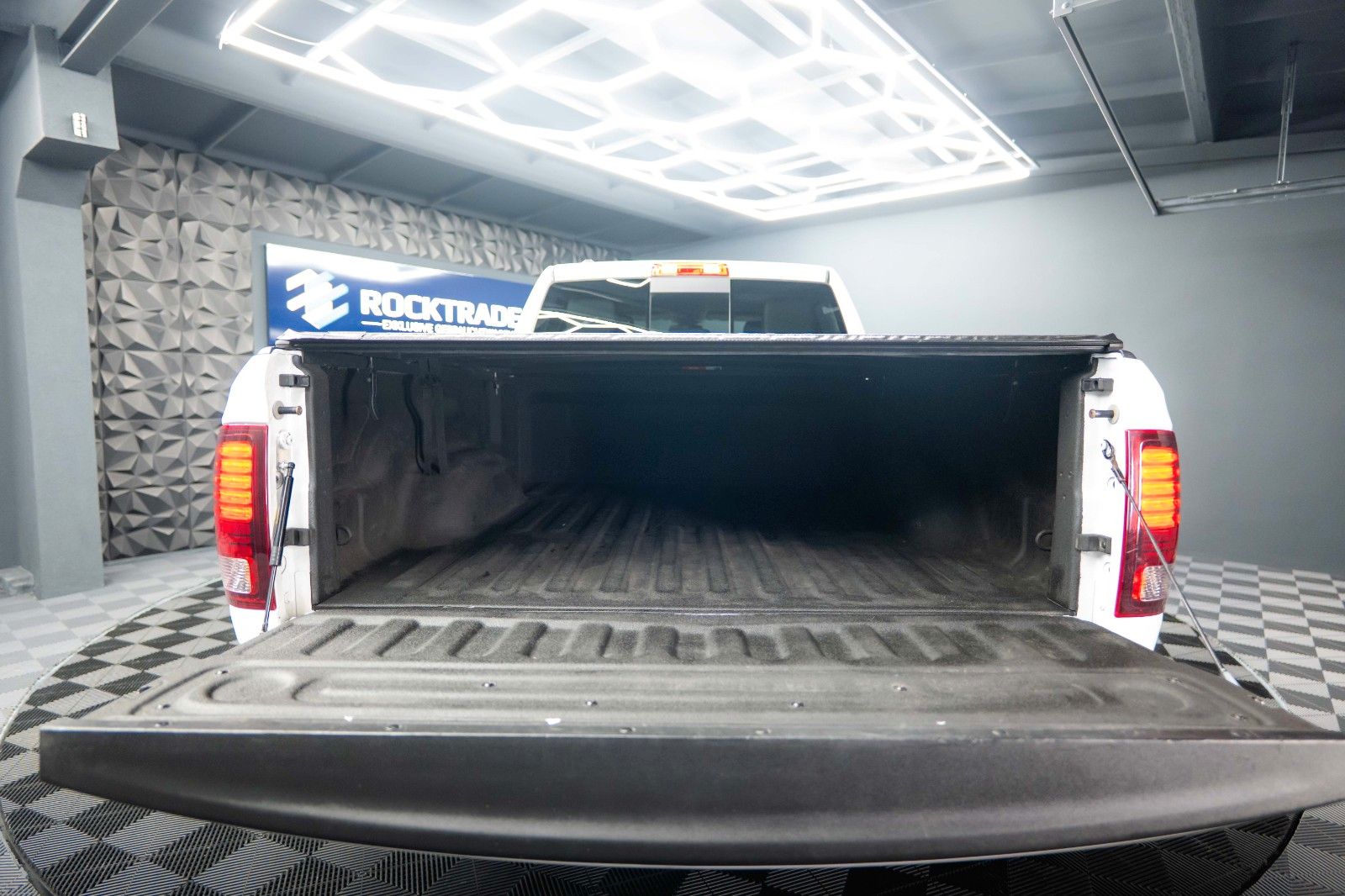 Fahrzeugabbildung Dodge RAM 5.7 V8 HEMI 4x4 Offroad Sport LONGBED *LPG*