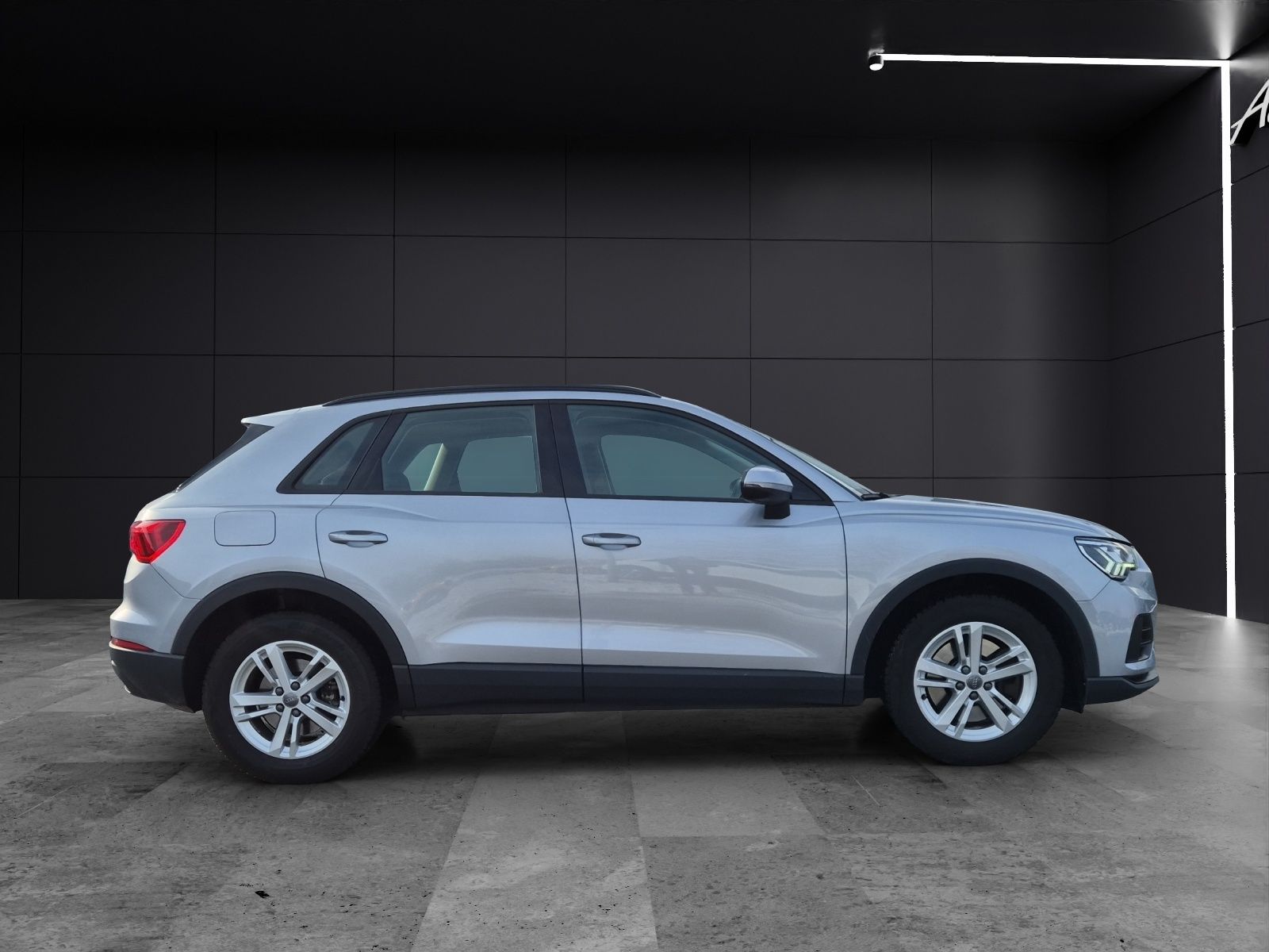 Fahrzeugabbildung Audi Q3 40 TFSI quattro S-tronic Standhzg. Matrix Nav