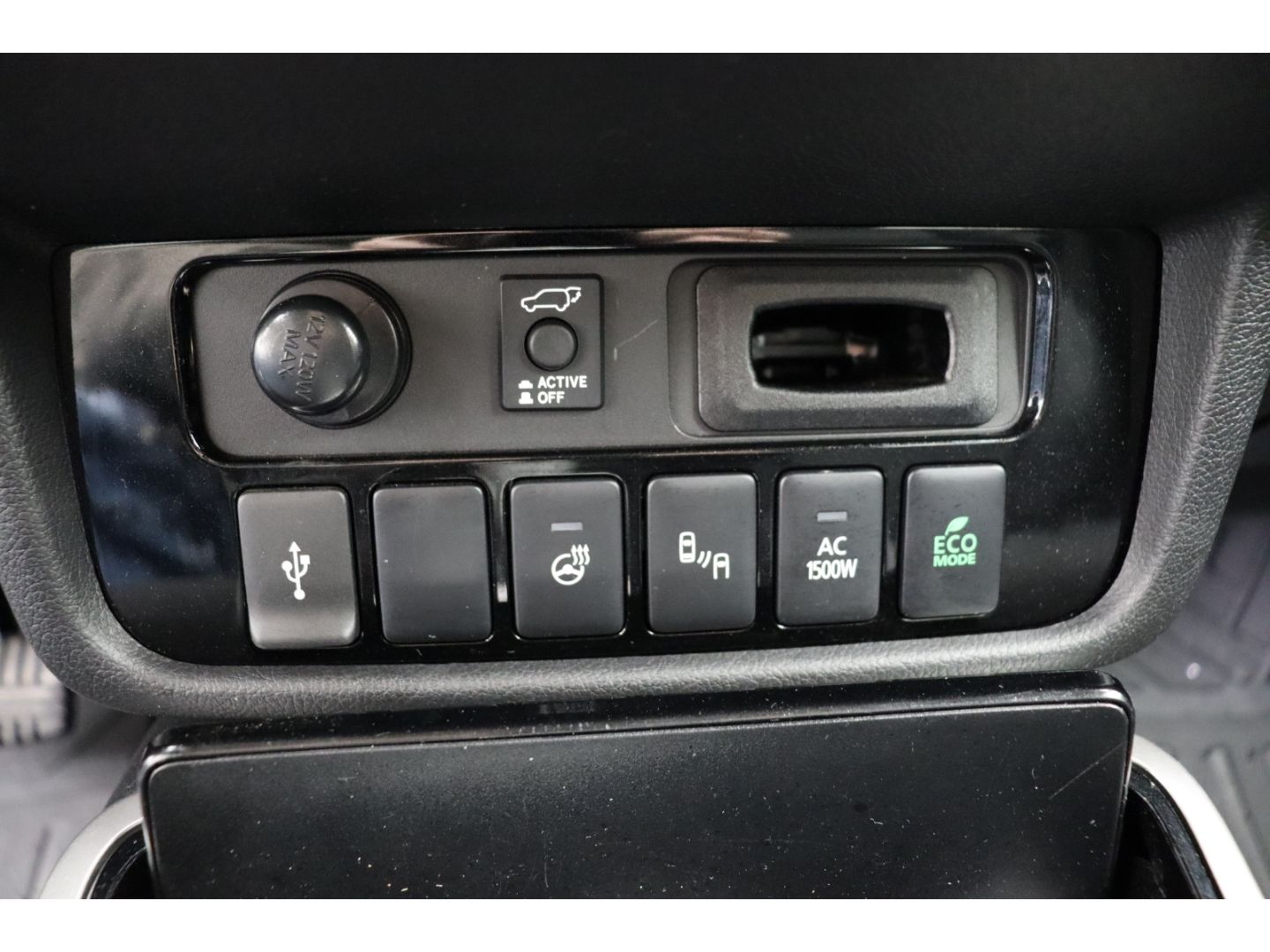 Fahrzeugabbildung Mitsubishi Plug-in Hybrid Outlander PHEV 2.4 Plus 4WD ACC,