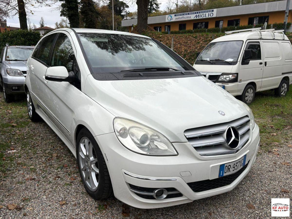 Mercedes-Benz B 180