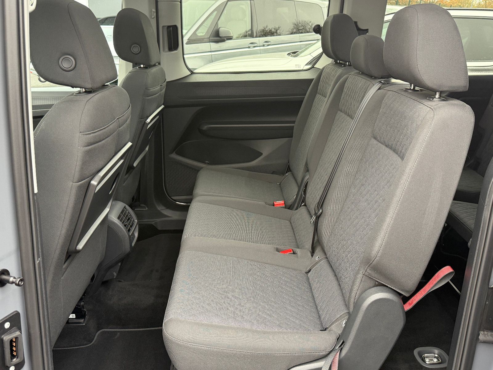 Fahrzeugabbildung Volkswagen Caddy Edition Maxi 7-Sitzer ACC AHK LED Pano Kam