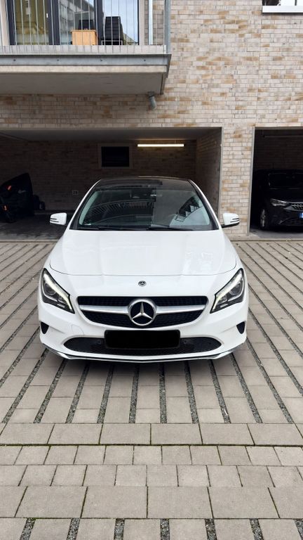 Image of Mercedes-Benz CLA 200