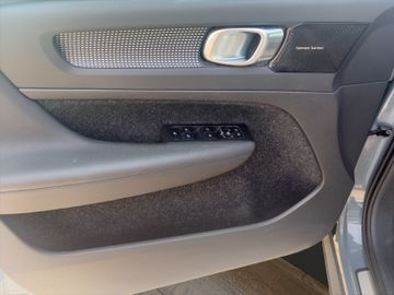 Volvo XC40 R Design Recharge Plug-In Hybrid 2WD
