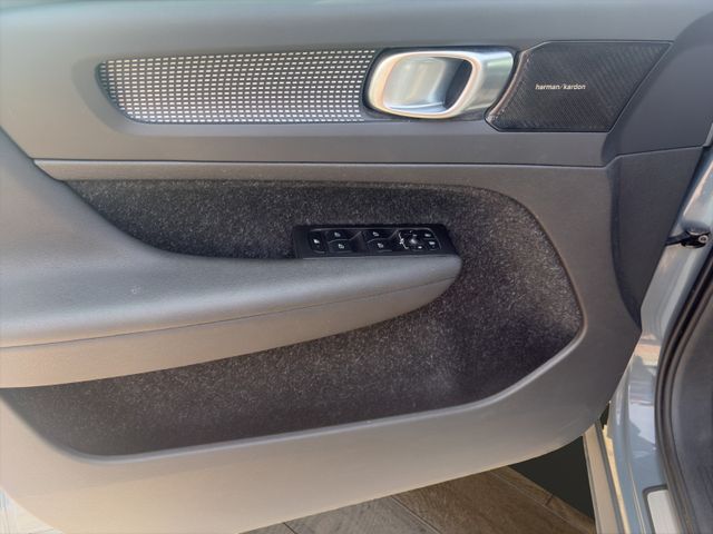 Volvo XC40 R Design Recharge Plug-In Hybrid 2WD