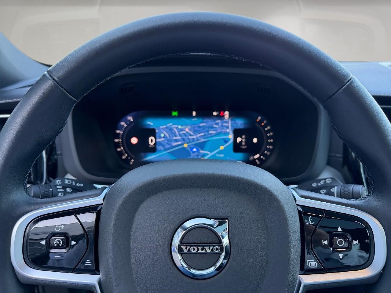 Fahrzeugabbildung Volvo XC60 B5B AWD Ultra Black Edition *B&W*Luft*