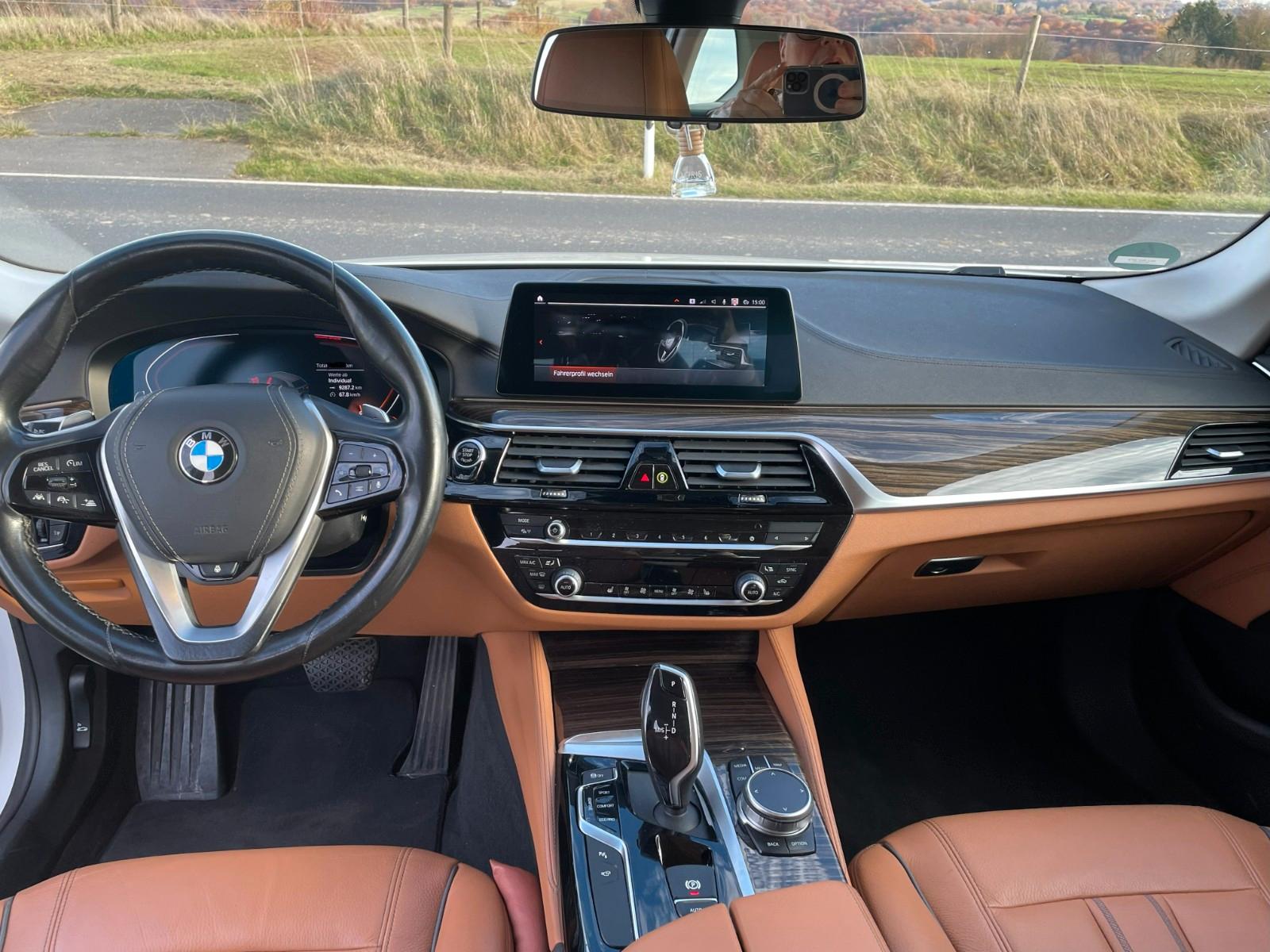 BMW 530d xDrive Touring - Pano, 360°, Standheizung  