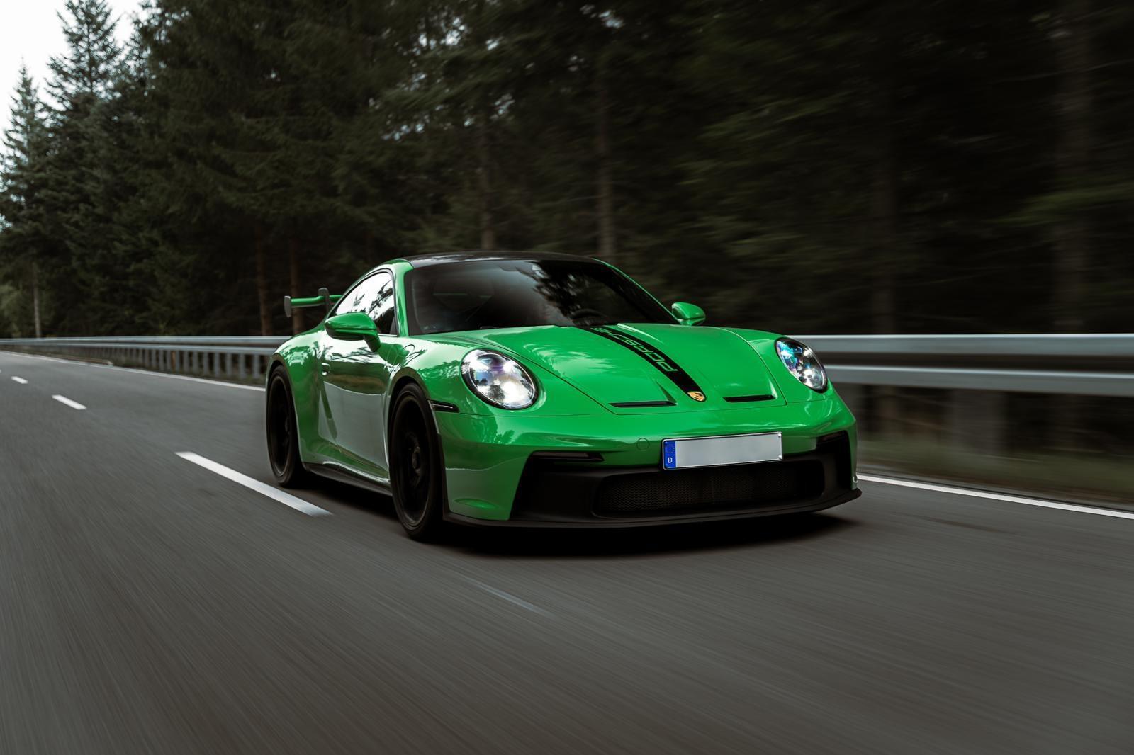 Porsche 992 GT3 Clubsport Pythongrün PCCB 19%MwSt