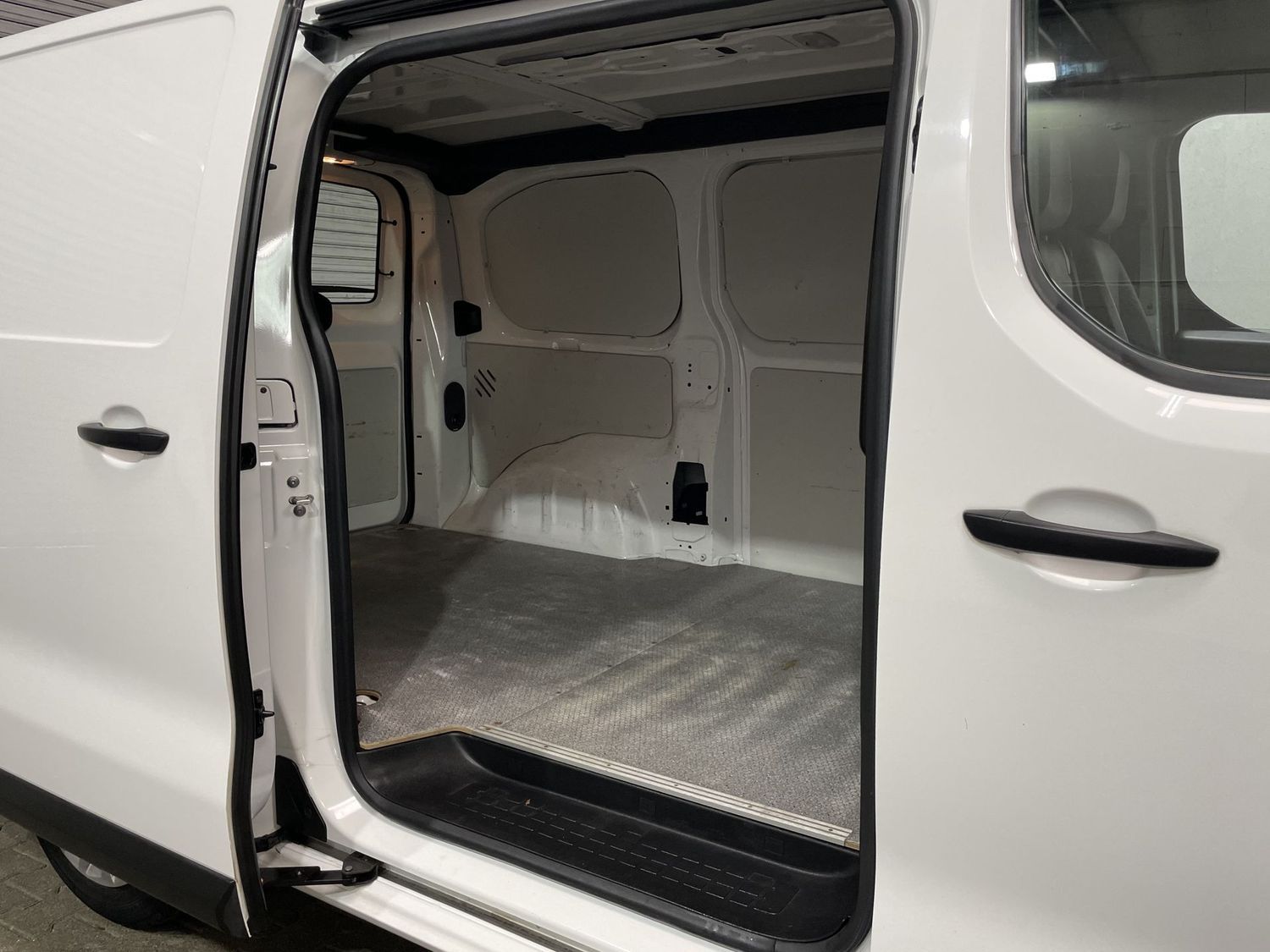 Fahrzeugabbildung Opel Vivaro Kasten Edition M L2 #Tempomat#PDC#Klima